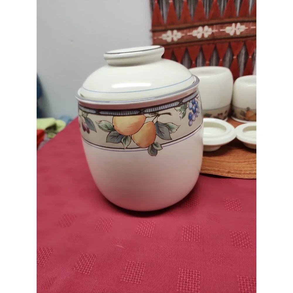 Mikasa Intaglio Garden Harvest Cannister Set Of 4 Peaches, Plums & Berries EUC